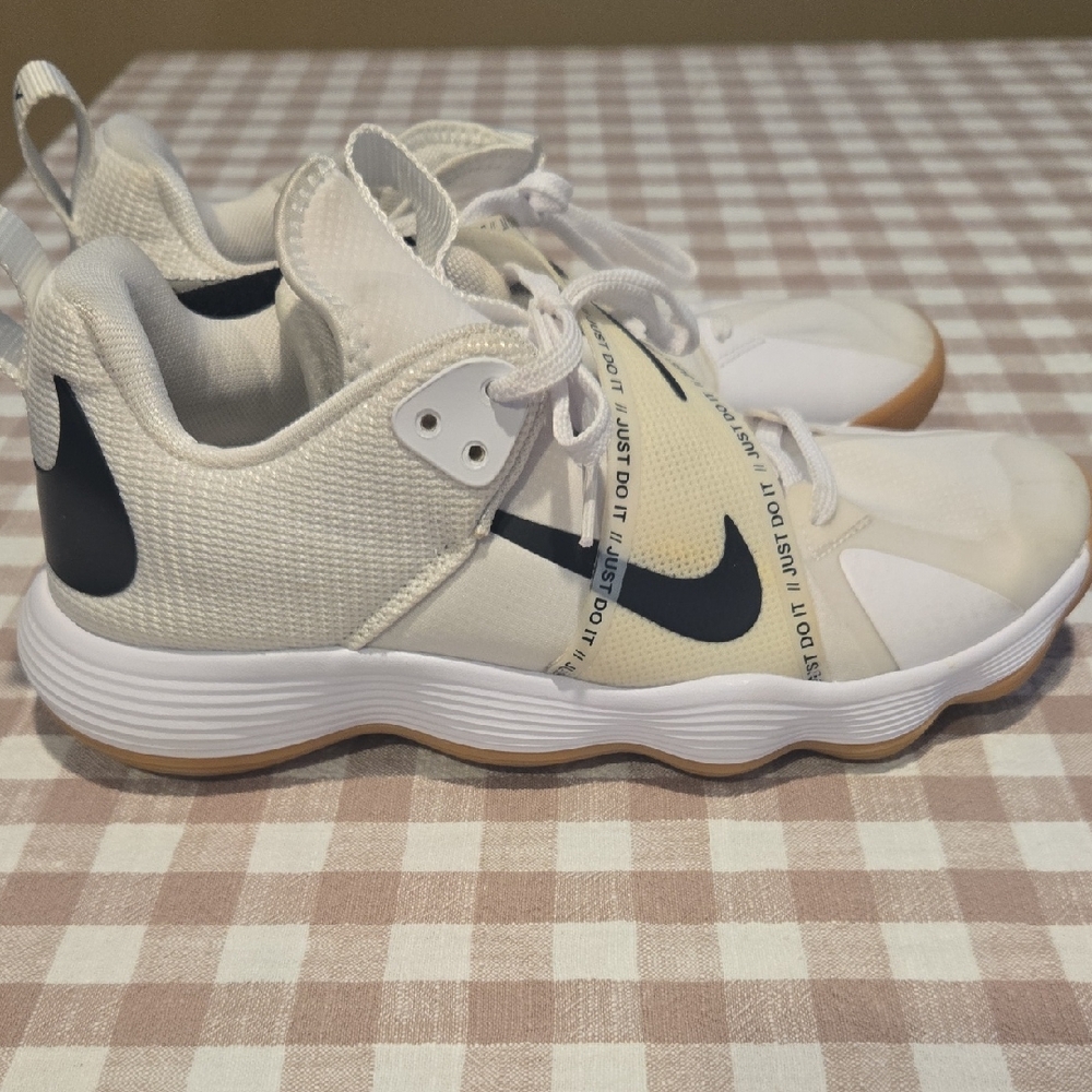 Nike Womens Cream and Black Sneakers
